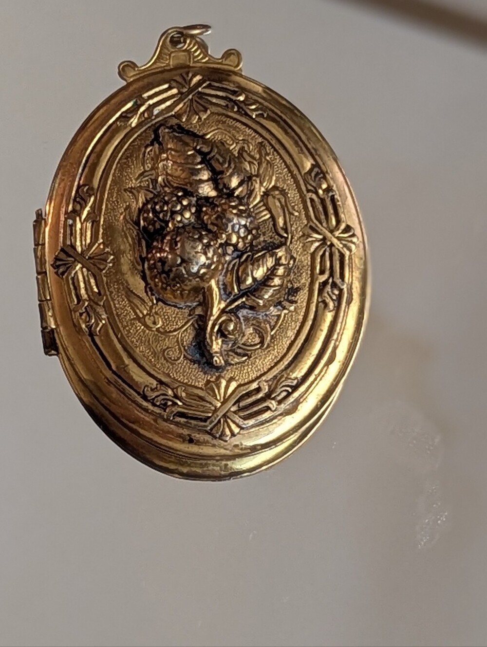 Vintage Art Nouveau Gold Oval Filigree Locket Necklace